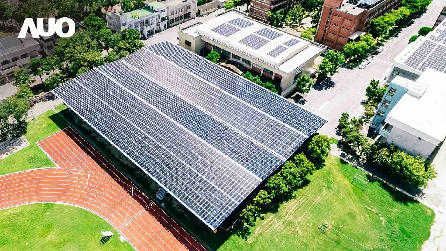 尊龙z6SunSteel光电整合型浪板具备快速安装、、轻量化优势，，，，可提升15%发电效能，，，，通过国际IEC与台湾VPC认证安全、、、防漏、、、耐候标准